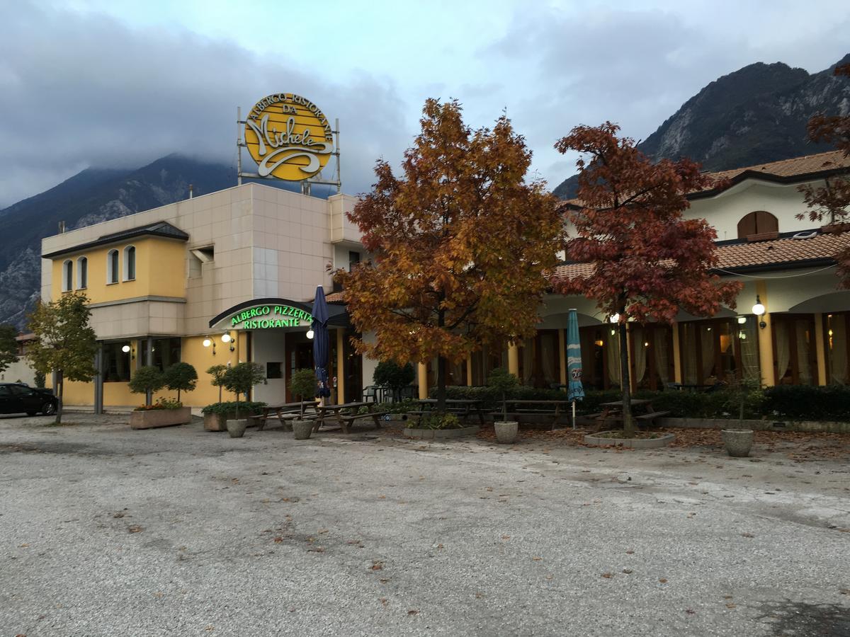 Albergo Ristorante Pizzeria Da Michele Венцоне Екстериор снимка